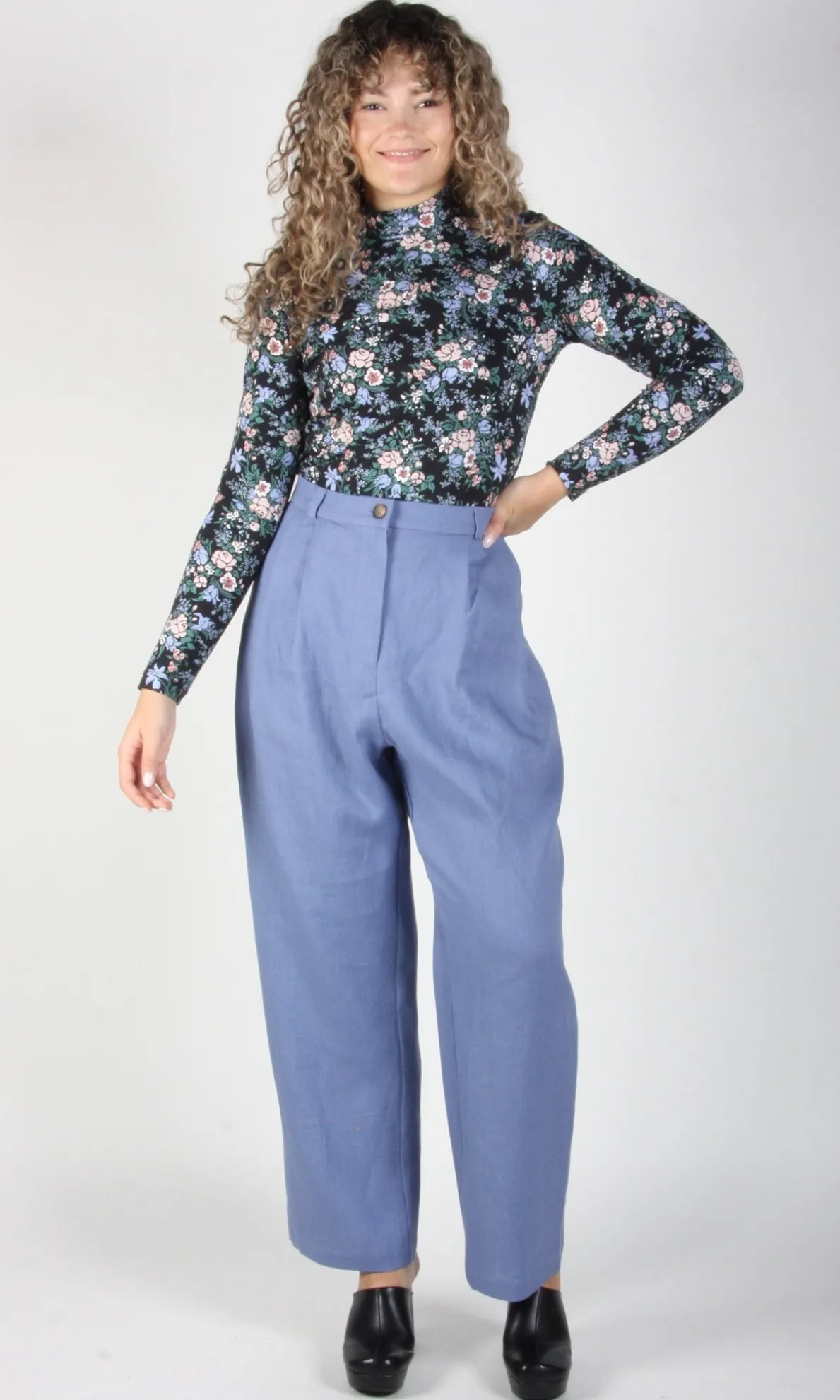 RN880- XL - Nunchie Top - Black Floral