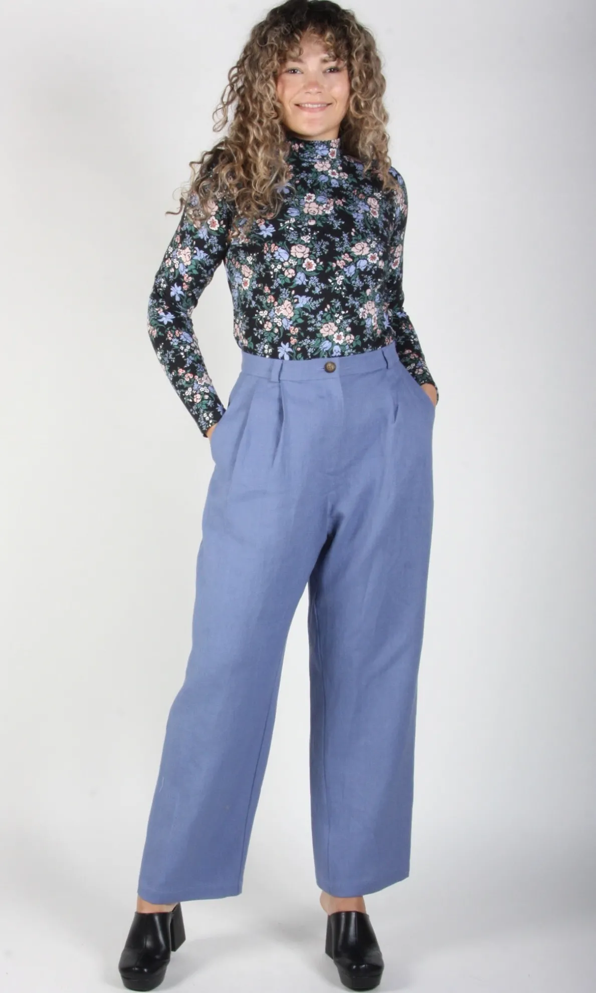 RN880- XL - Nunchie Top - Black Floral