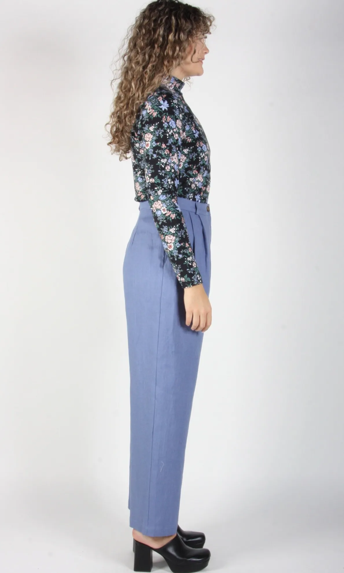 RN880- XL - Nunchie Top - Black Floral